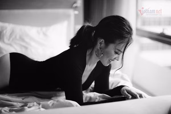 Doi tu kin tieng cua A hau Hoang Oanh ben chong gioi, con xinh-Hinh-4