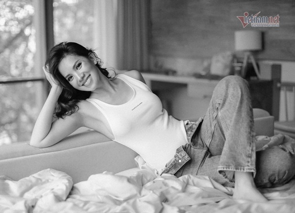 Doi tu kin tieng cua A hau Hoang Oanh ben chong gioi, con xinh-Hinh-3