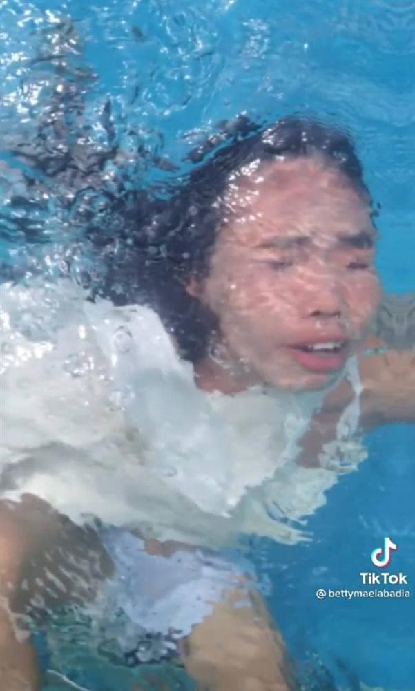 Co gai nho ban trai chup anh va cai ket dang ngat-Hinh-5