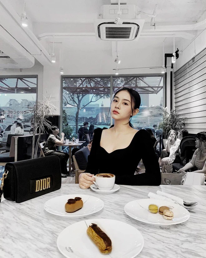 Thieu gia Viet kieu bi ban gai cu boc phot song ao