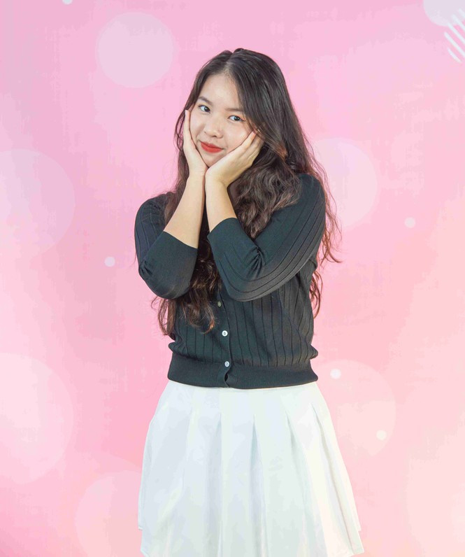 Nu sinh vien 15 tuoi da tro thanh YouTuber