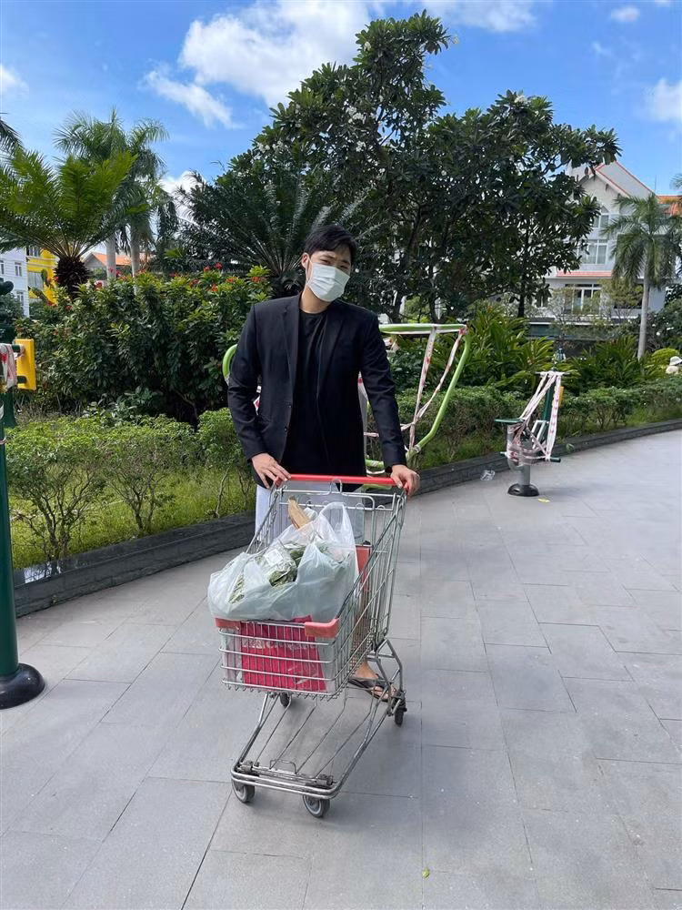 Chong Pha Le an mac la doi, vao sieu thi nhu di tham do-Hinh-5