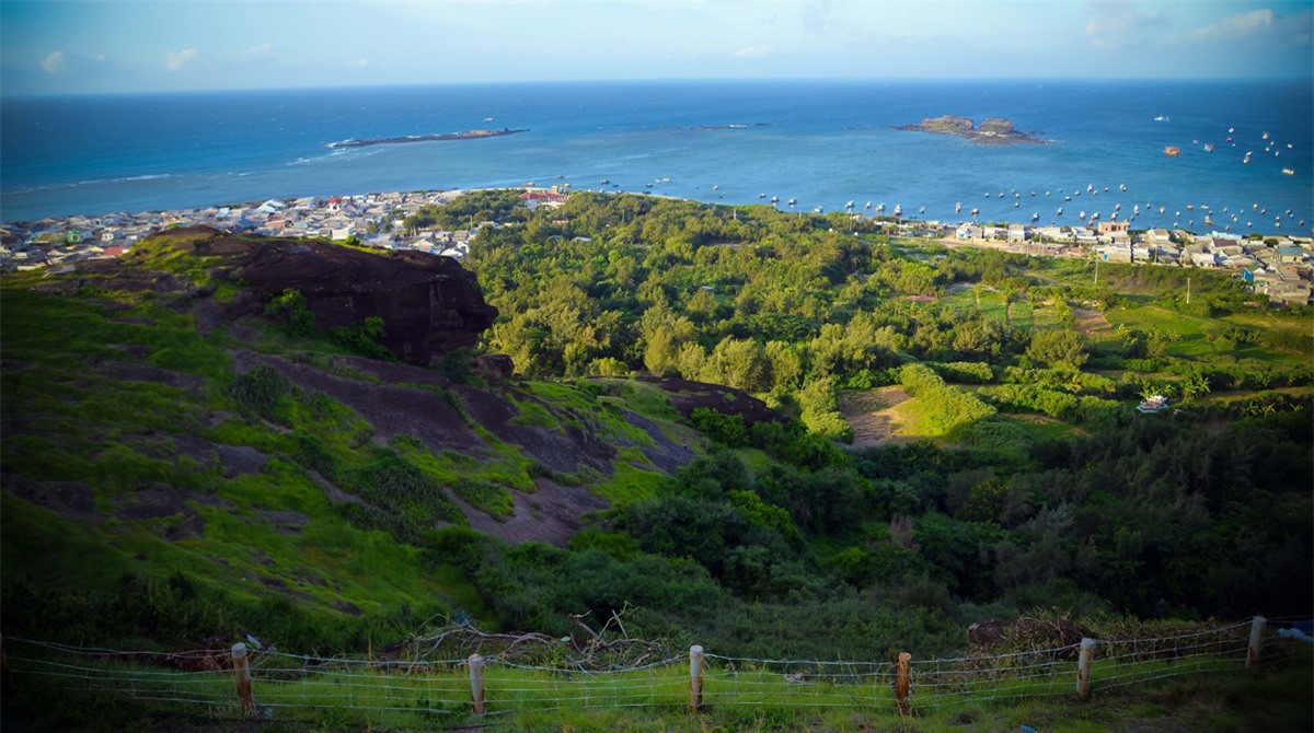 Để thưởng thức và cảm nhận vẻ đẹp hùng vĩ được tạo hóa ban tặng cho quê hương Việt Nam.