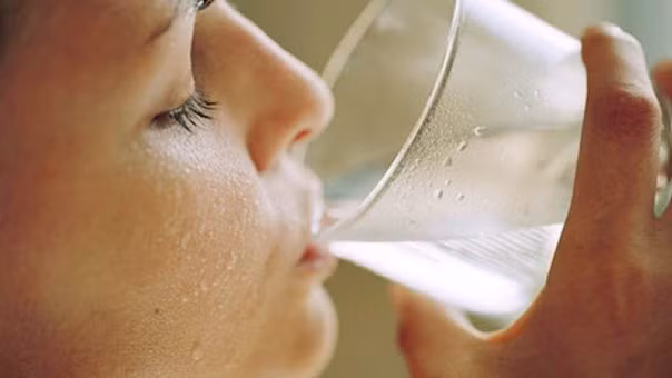 Sang ngu day dung uong nuoc loc theo 2 cach nay