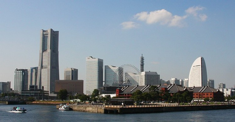 Tương tự mô hình của Rotterdam, Yokohama của Nhật Bản cũng là một đô thị cảng. Nơi đây là cảng biển quy mô nhất Nhật Bản, vận hành trung tâm thương mại tầm vóc trong Vùng thủ đô Tokyo. Thành phố nằm bên Vịnh Tokyo, phía nam Tokyo, trong khu vực Kanto của đảo chính Honshu. Ảnh: Reuters.