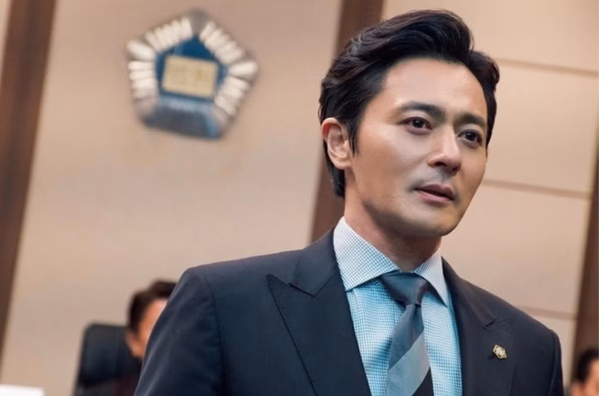 Khán giả không ngừng chỉ trích, chế giễu nam diễn viên trên các trang mạng xã hội cũng như trong các bài báo có liên quan. Chỉ sau một đêm, “ông chồng quốc dân” Jang Dong Gun trở thành tội đồ trong mắt khán giả. Một nguồn tin thân cận tiết lộ Go So Young - vợ anh - thất vọng và lạnh nhạt với chồng vì scandal trên.