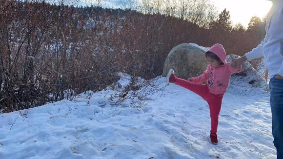 Thanh Thao bi nhac nho vi cho con mac do mong manh nghich tuyet-Hinh-2