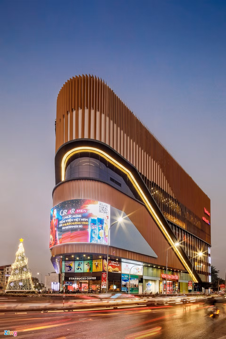 br/> Vincom Center Phạm Ngọc Thạch (quận Đống Đa), là tổ hợp mua sắm, vui chơi, giải trí và ẩm thực theo tiêu chuẩn quốc tế với 8 tầng nổi và diện tích mặt sàn bán lẻ tới gần 18.900 m2.