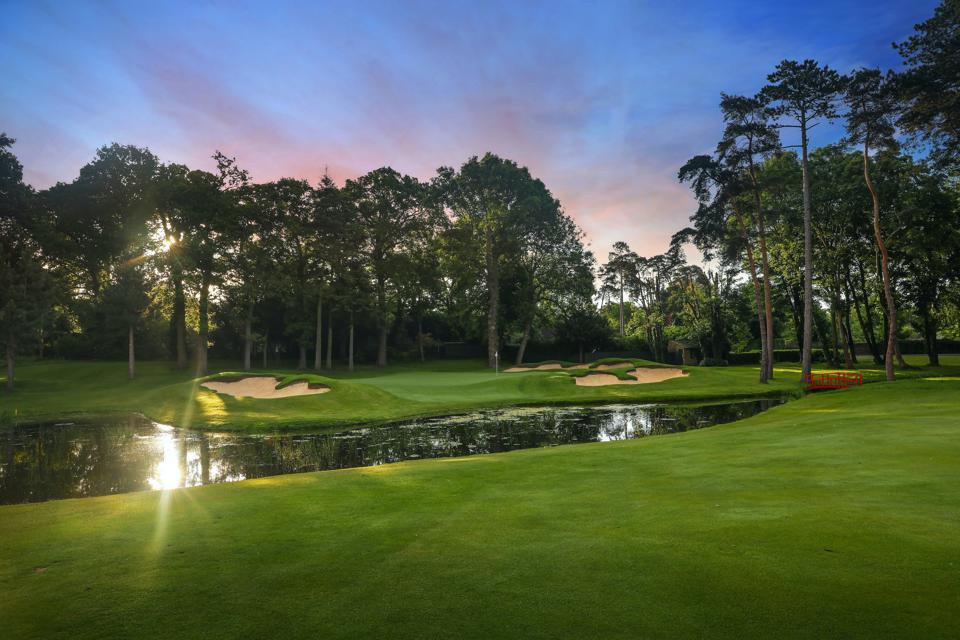 Cùng giải golf 27 lỗ Stoke Park được duy trì từ năm 1908. Ảnh: Stoke Park.