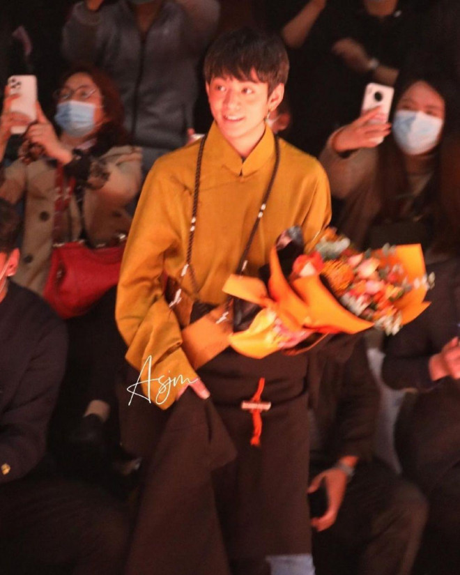 Chang chan bo noi tieng voi nu cuoi toa nang-Hinh-2