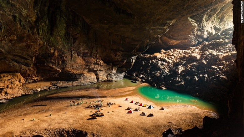 Những đêm đầu tiên và cuối cùng của chuyến đi, đoàn thảm hiểm sẽ được cắm trại ở hang Én, được xem là một trong những điểm cắm trại đẹp nhất châu Á.