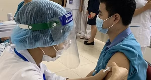 Nguoi tiem du 2 mui vac xin neu nhiem nCoV co nguy co qua doi khong?