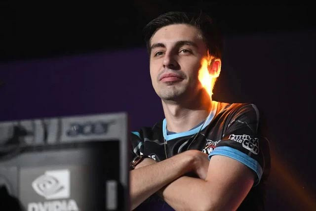  Shroud: Sở hữu kênh Twitch có lượt theo dõi cao, Shroud dễ dàng kiếm được 4,4 triệu USD mỗi năm. Streamer này từng rời Twitch để sang Mixer nhưng rồi quay lại với nền tảng cũ sau khi Mixer đóng cửa. Từng là game thủ FPS chuyên nghiệp và nổi tiếng, Shroud vẫn gặt hái được nhiều thành công khi chuyển sang nghề streamer. Anh ghi dấu ở các tựa game như Fortnite, PUBG, Apex Legends và Call of Duty. Ảnh: Groove Wallet.
