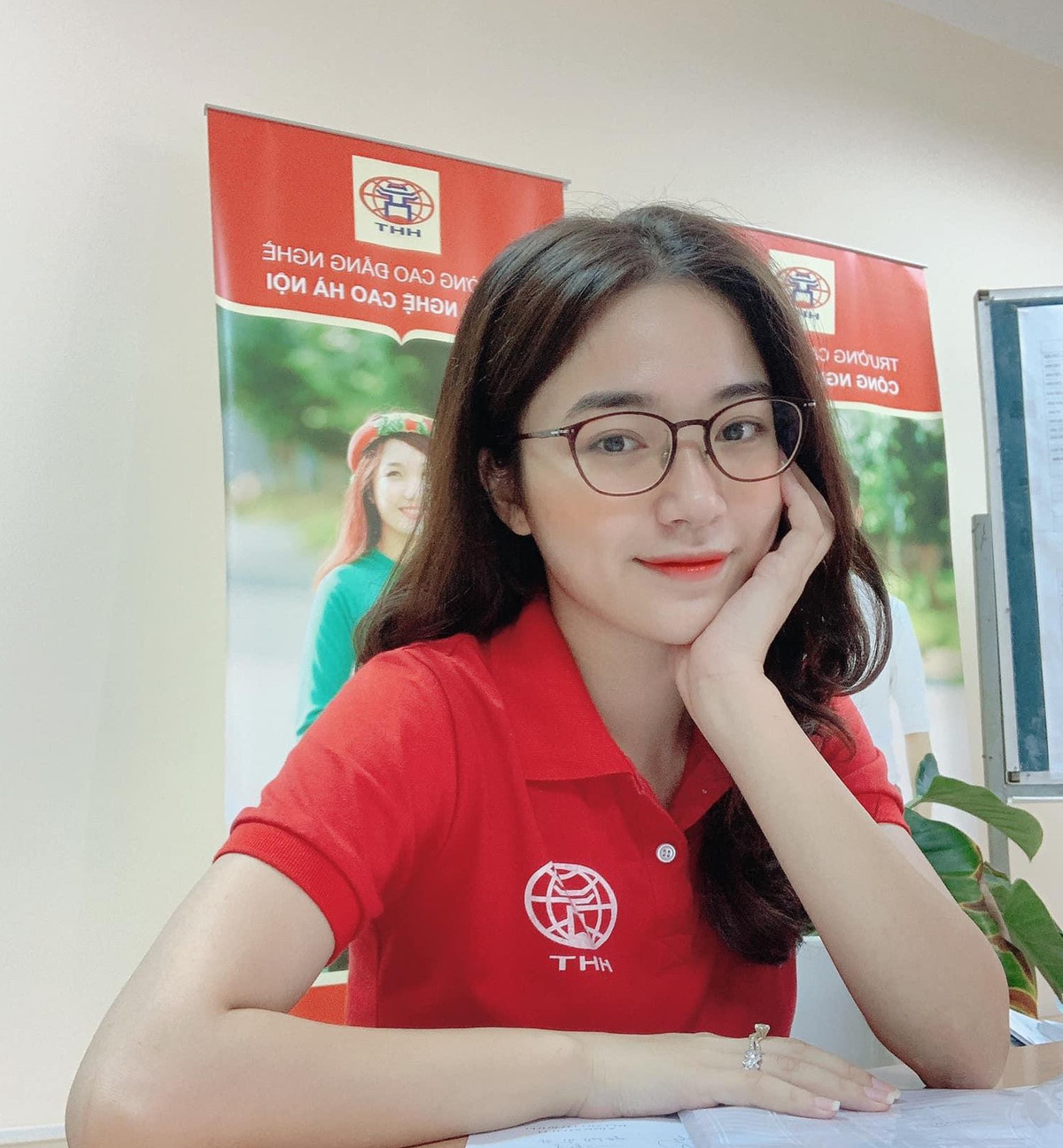 Ngoài công việc giảng dạy, Ngọc còn thường xuyên nấu ăn, vẽ tranh, thêu thùa và quản lý cửa hàng mỹ phẩm của mình. Những sở thích này giúp cô thỏa mãn đam mê và giải tỏa căng thẳng.