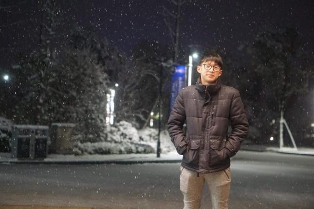 Chang sinh vien Viet – Lao, cam Quoc ky dan doan the thao Lao tai Olympic-Hinh-10