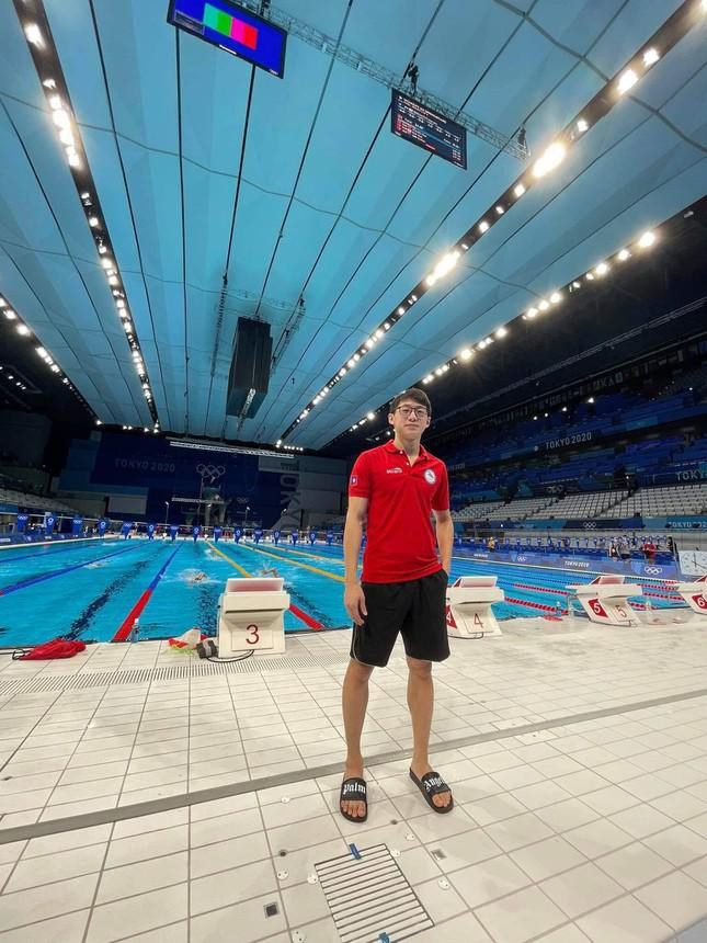 Chang sinh vien Viet – Lao, cam Quoc ky dan doan the thao Lao tai Olympic-Hinh-5