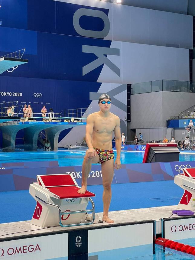 Chang sinh vien Viet – Lao, cam Quoc ky dan doan the thao Lao tai Olympic-Hinh-2