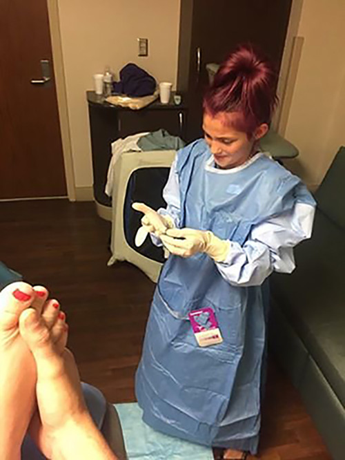 "Nữ hộ sinh" 12 tuổi gây sốt khi đích thân đỡ đẻ cho mẹ ruột ảnh 1