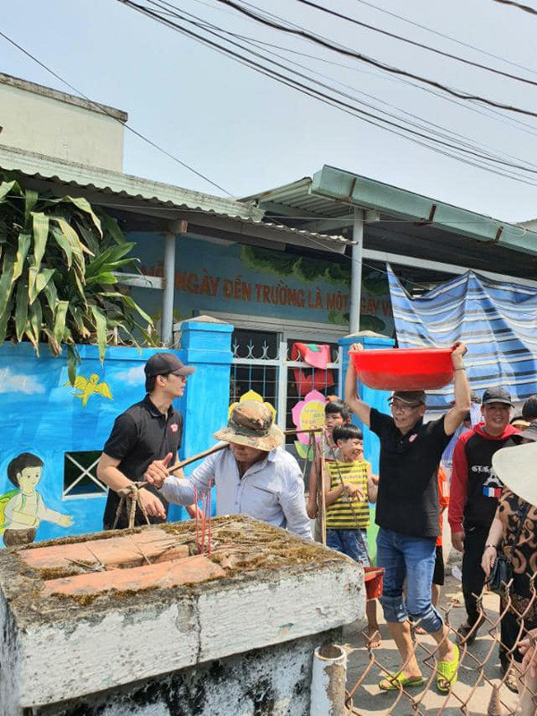 MC Lai Van Sam tuoi 64: Doi chau muoi giup ba con vung que ngheo-Hinh-4