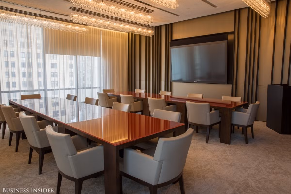  Nếu bạn muốn tổ chức một bữa tiệc nhưng nhà mình lại quá bé thì phòng ăn tối này chính là nơi dành cho bạn với đầy đủ các loại thiết bị và dụng cụ. 