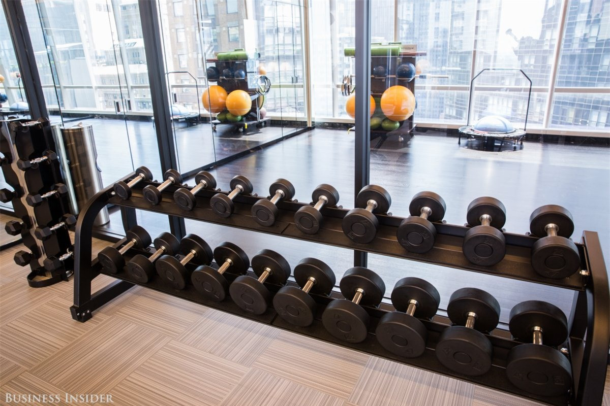  Tòa nhà cũng có trung tâm thể hình, yoga, thể dục thể thao và thậm chí còn có cả từng phòng riêng cho nhu cầu tập luyện của mỗi người.