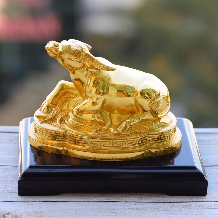 Nguoi tuoi nay can tuyet doi tranh dat tuong trau phong thuy trong nha