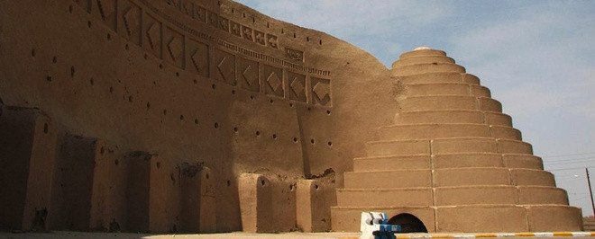 br/> Yakhchal còn là nơi trữ đá lạnh được đem xuống từ những ngọn núi gần đó, và đóng vai trò như tủ lạnh. Ảnh: Atlasobscura.