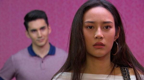 Doc tin nhan 6 chu cua chi dau trong may chong, toi suc soi oa khoc