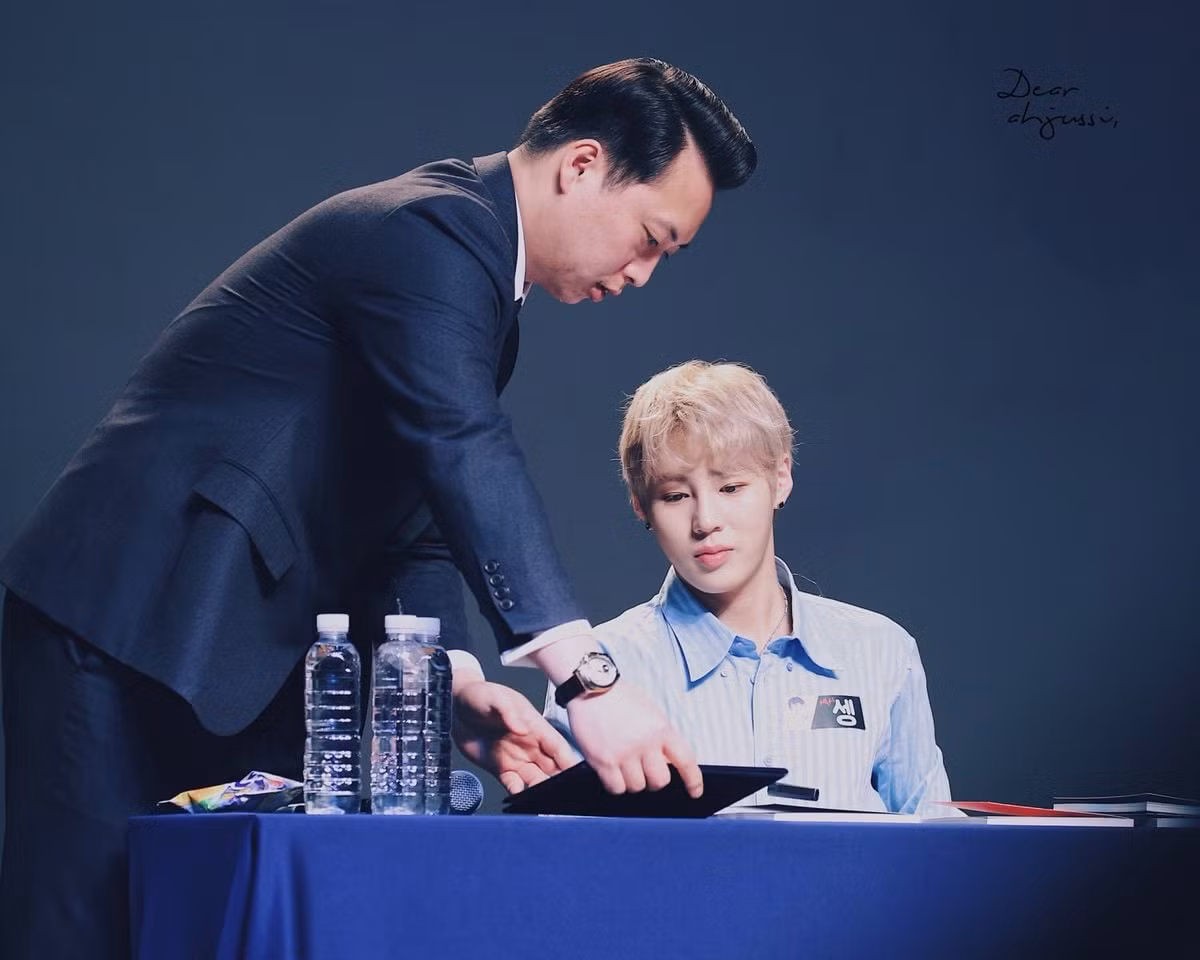 Vi sao ve si phai mang theo o khi di canh nguoi noi tieng?-Hinh-3