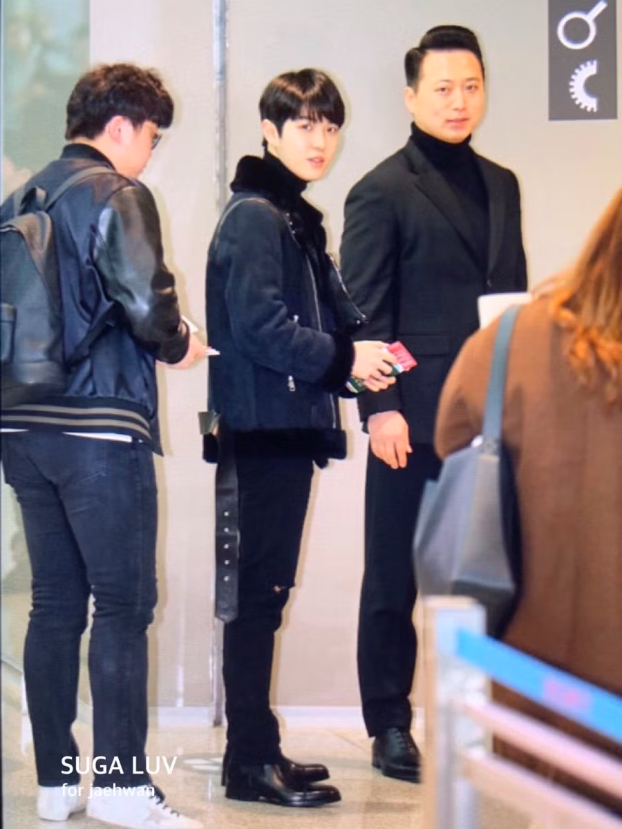 Vi sao ve si phai mang theo o khi di canh nguoi noi tieng?-Hinh-4