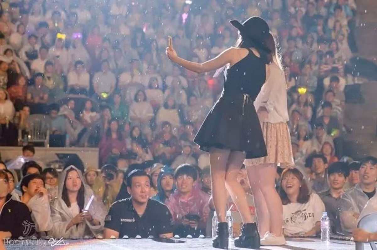 Vi sao ve si phai mang theo o khi di canh nguoi noi tieng?-Hinh-9