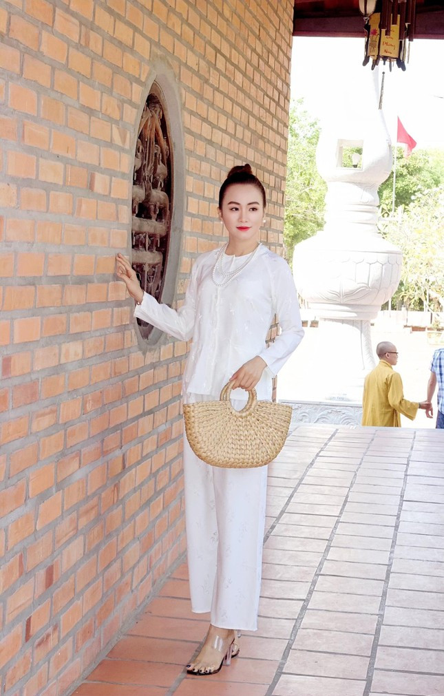 Hiện nay cô đang là gương mặt đại diện quảng cáo làm đẹp cho nhiều trung tâm thẩm mỹ, Spa tại thành phố Hồ Chí Minh.