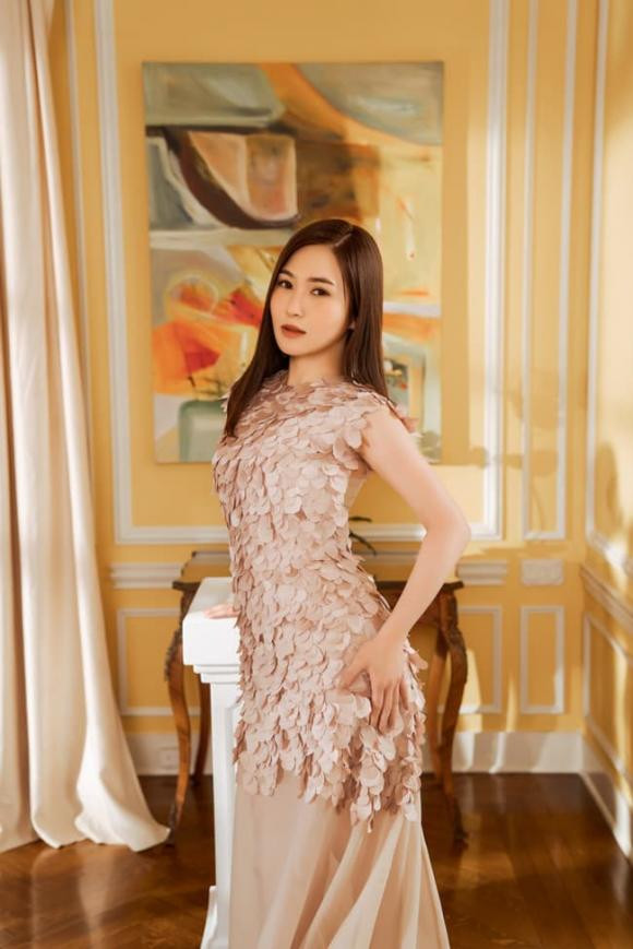 Huong Tram hiem hoi chia se cuoc song sau 2 nam o My-Hinh-4