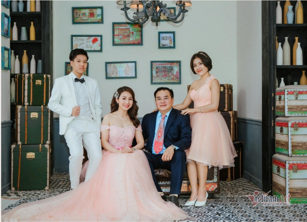 NSND Quốc Trượng hạnh phúc bên vợ kém 13 tuổi và hai con ảnh 3