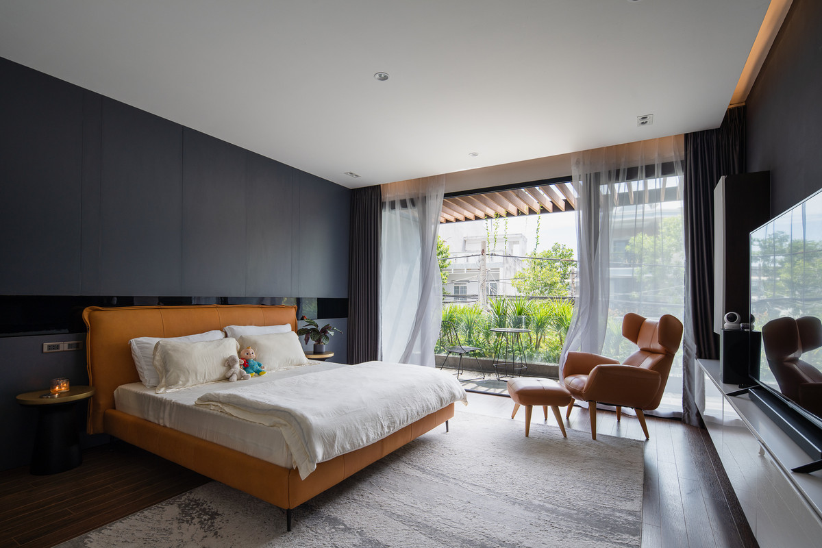 Nha pho co cau kinh, tran ngap cay xanh-Hinh-4