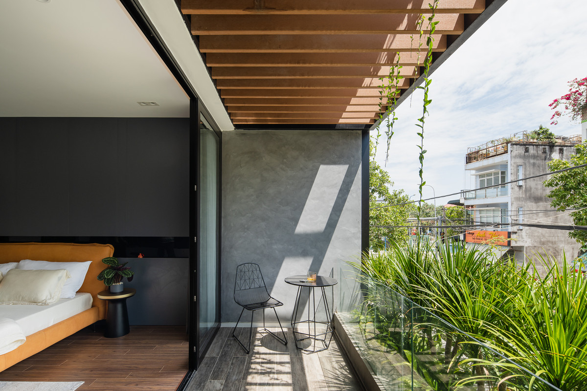 Nha pho co cau kinh, tran ngap cay xanh-Hinh-5