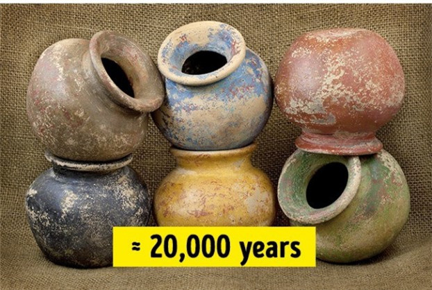 8. Nhiều người nghĩ gốm sứ và người mắt xanh xuất hiện cùng lúc nhưng trên thực tế người mắt xanh chỉ xuất hiện cách đây 10.000 năm còn gốm sứ lại có mặt từ 20.000 năm trước.