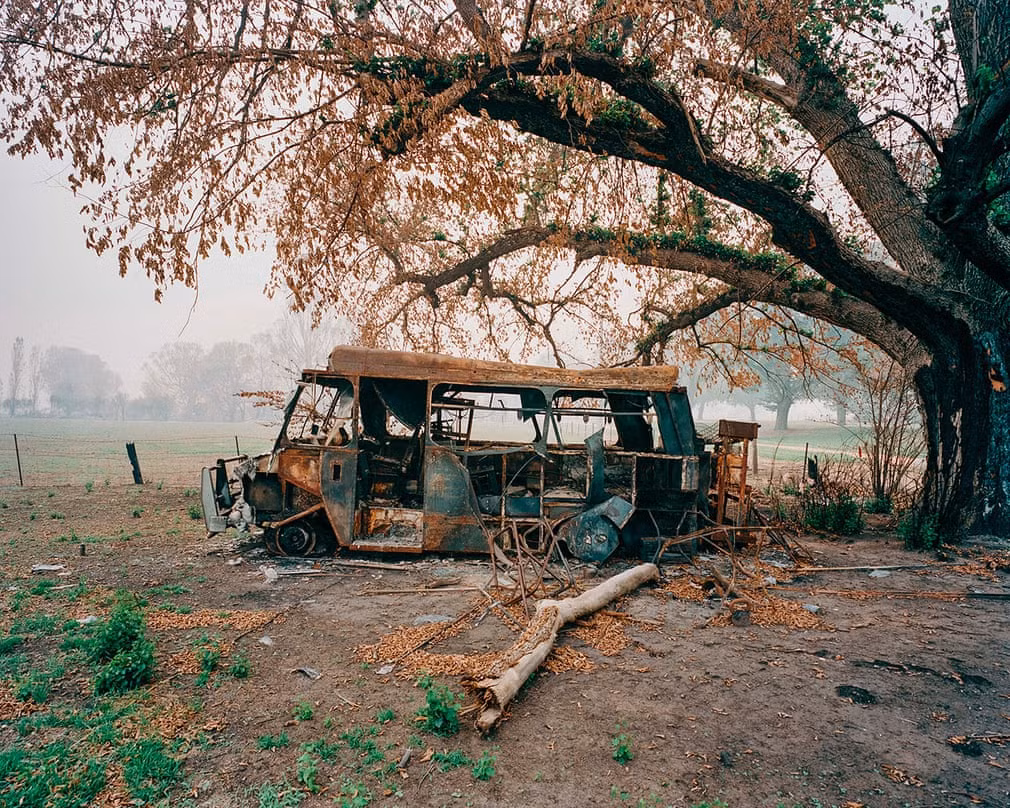 Vỏ chiếc xe buýt của Joshua Levi Collings - một người dân sống ở Cudgewa. Các đám cháy rừng đã tràn qua khu vực này, phá hủy nhà cửa, tài sản của nhiều người dân vào đêm giao thừa năm 2019.