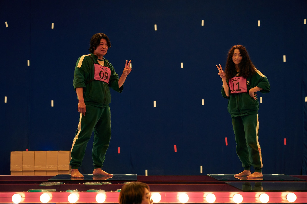 Heo Sung-tae và Kim Joo-ryoung hài hước tạo dáng chụp ở trên trường quay.