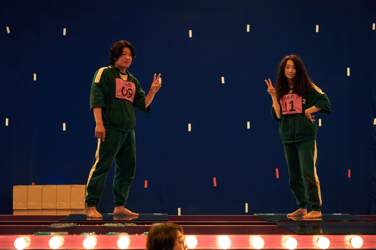 Heo Sung-tae và Kim Joo-ryoung hài hước tạo dáng chụp ở trên trường quay.