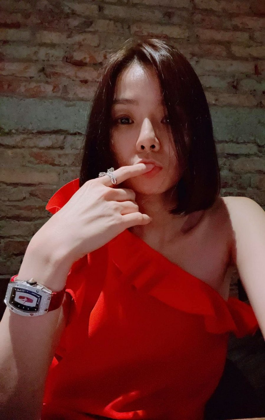 Lệ Quyên đáp trả khi bị chê già còn đăng ảnh như gái đôi mươi Le Quyen dap tra khi bi che gia con dang anh nhu gai doi muoi