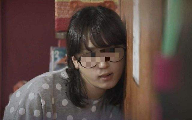 Bo chong vua qua doi, nua dem toi nghe tieng dan ong trong phong me chong