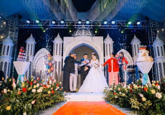 Dam cuoi co tich cua hotboy 9x Tu Anh-Hinh-4