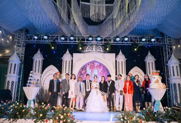 Dam cuoi co tich cua hotboy 9x Tu Anh-Hinh-3