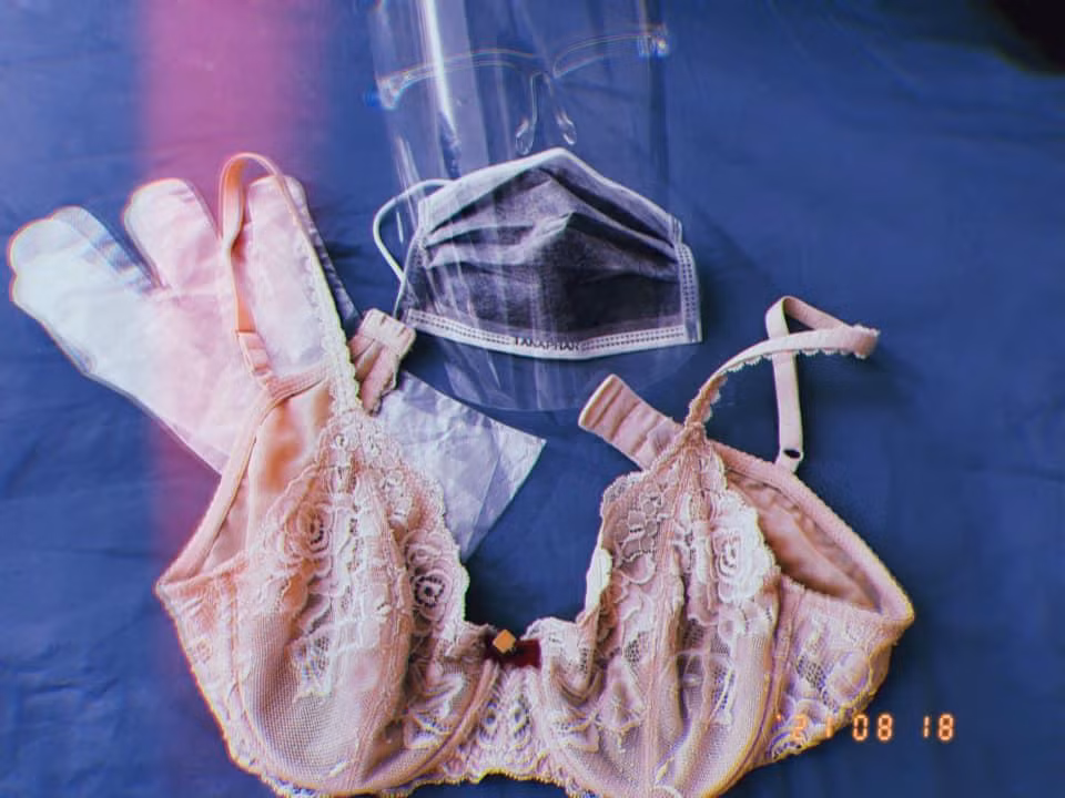 Kiều Anh “Phía Trước Là Bầu Trời” não cá vàng, mặc mỗi áo lót đi siêu thị - Hình 3 Kieu Anh “Phia Truoc La Bau Troi” nao ca vang, mac moi ao lot di sieu thi-Hinh-3