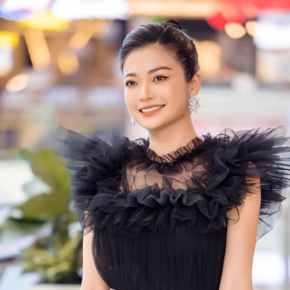 Kiều Anh “Phía Trước Là Bầu Trời” não cá vàng, mặc mỗi áo lót đi siêu thị - Hình 6 Kieu Anh “Phia Truoc La Bau Troi” nao ca vang, mac moi ao lot di sieu thi-Hinh-6