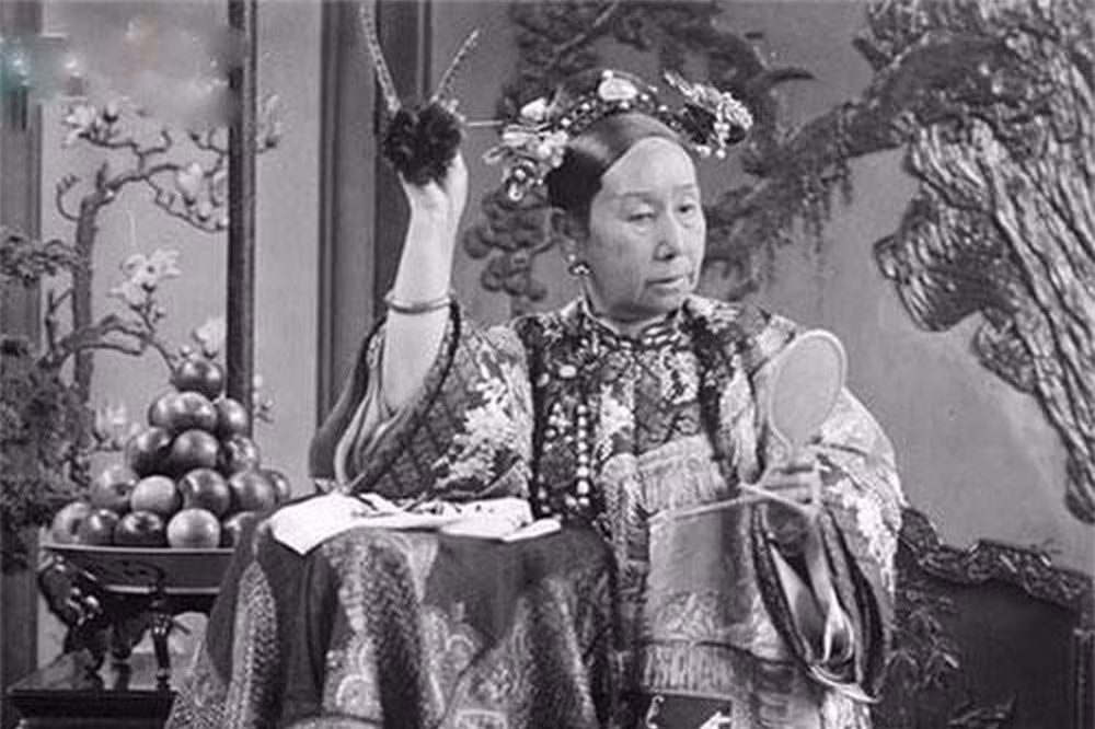 Từ Hy Thái hậu tuẫn táng 100 đứa trẻ vô tội cùng mình vì sợ ma Tu Hy Thai hau tuan tang 100 dua tre vo toi cung minh vi so ma