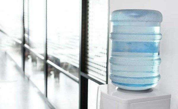 5 loai nuoc uong thuong xuyen co the gay ngo doc nha nao cung dung