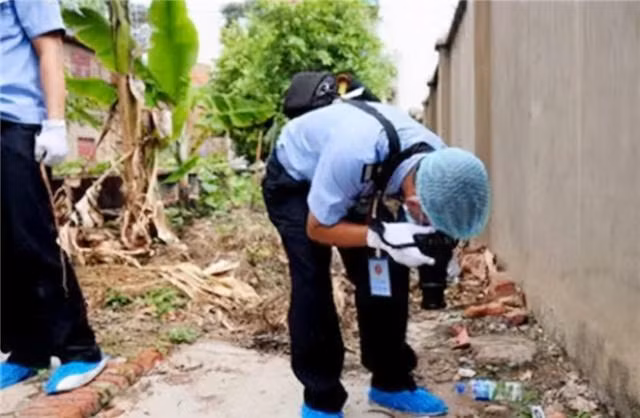 Con trai mat tich, bo me sua be phot moi phat hien bi mat kinh hai-Hinh-2