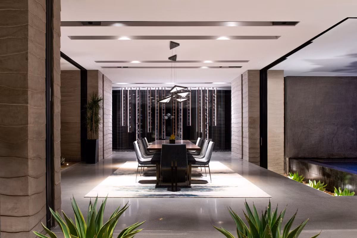 Phòng ăn bài trí tinh tế.